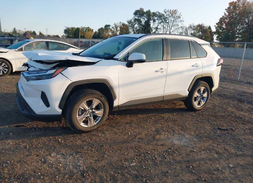 Photo 2 of 2022 Toyota Rav4 XLE (VIN 2T3P1RFV9NC269623)