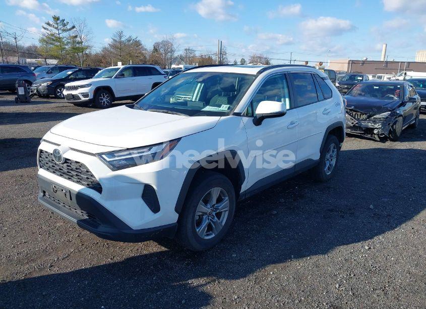 Photo 2 of 2022 Toyota Rav4 XLE (VIN 2T3P1RFV9NW257552)