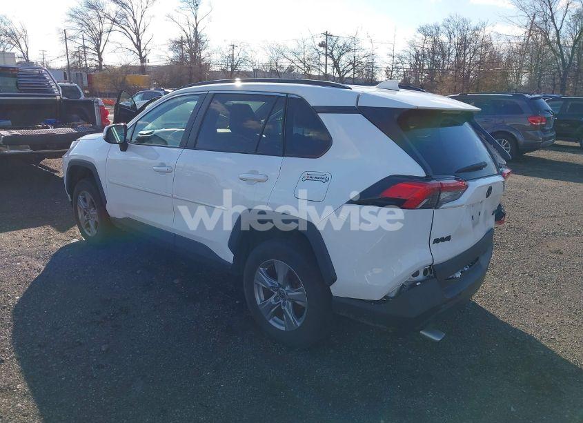 Photo 3 of 2022 Toyota Rav4 XLE (VIN 2T3P1RFV9NW257552)