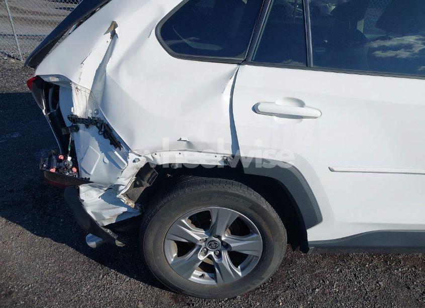 Photo 6 of 2022 Toyota Rav4 XLE (VIN 2T3P1RFV9NW257552)