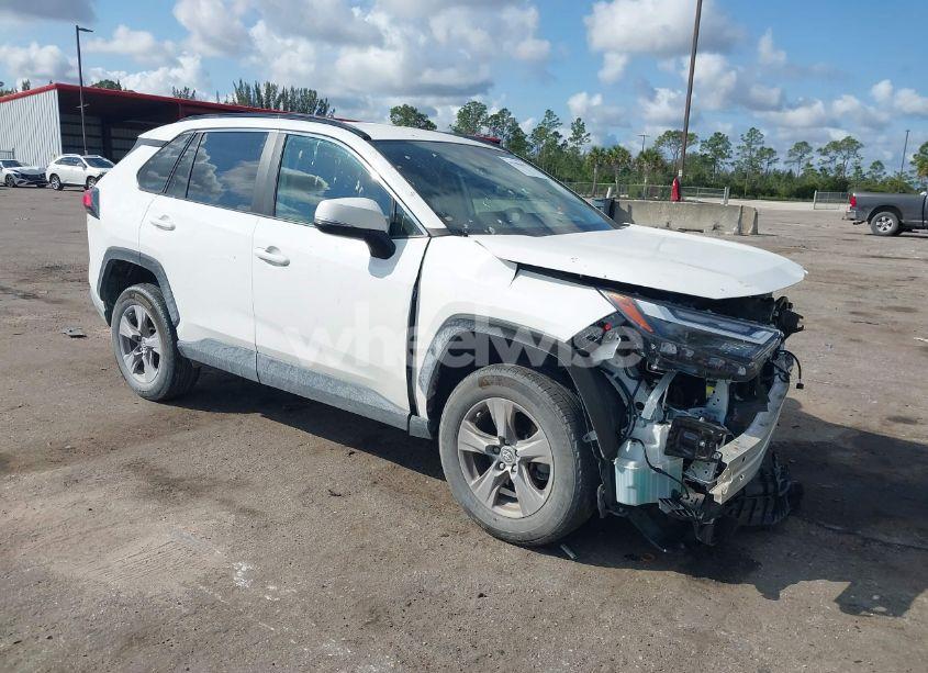 2022 Toyota Rav4 XLE (VIN 2T3P1RFV9NW266137) main photo