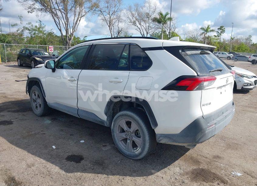 Photo 3 of 2022 Toyota Rav4 XLE (VIN 2T3P1RFV9NW266137)