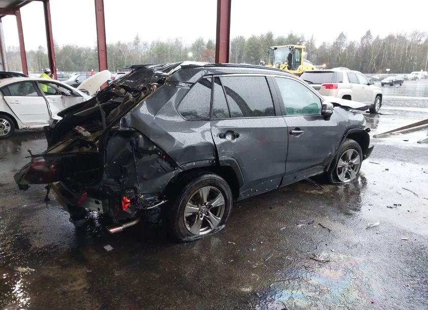 Photo 4 of 2024 Toyota Rav4 XLE (VIN 2T3P1RFV9RW420710)