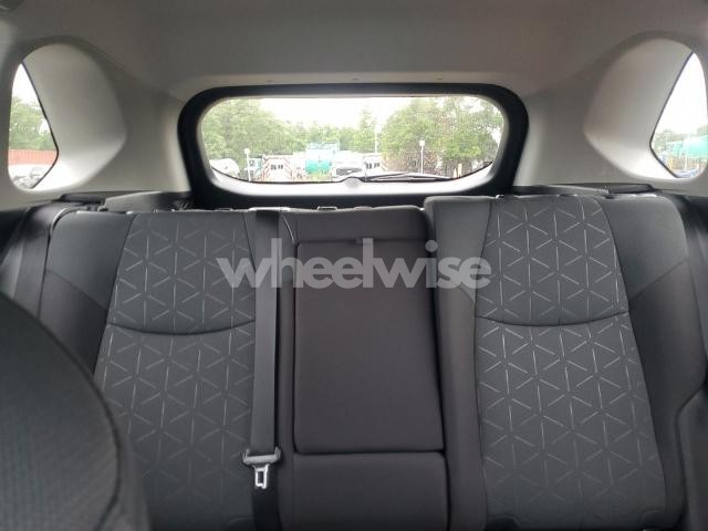 Photo 2 of 2025 TOYOTA RAV4 XLE (VIN 2T3P1RFV9SC514402)