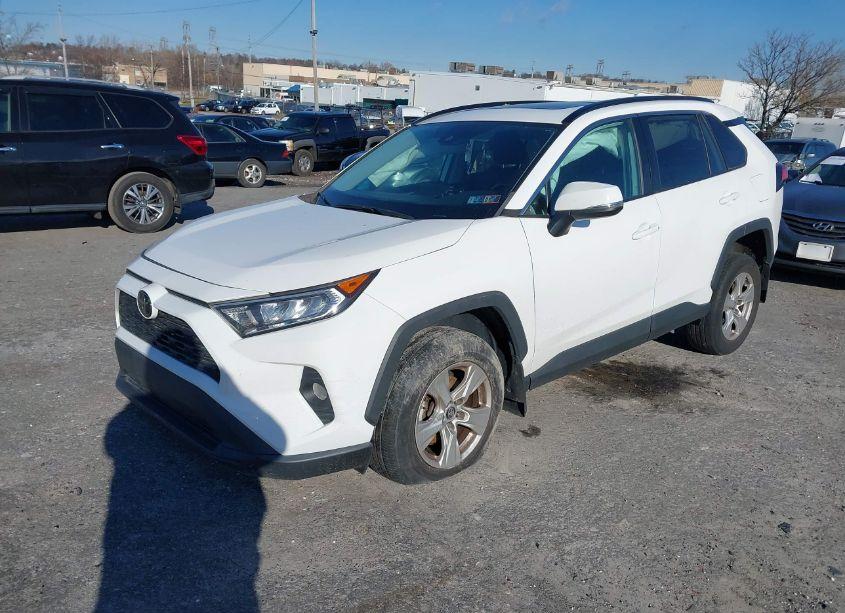 Photo 2 of 2019 Toyota Rav4 XLE (VIN 2T3P1RFVXKC039696)