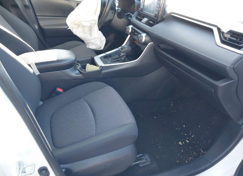 Photo 5 of 2019 Toyota Rav4 XLE (VIN 2T3P1RFVXKC039696)