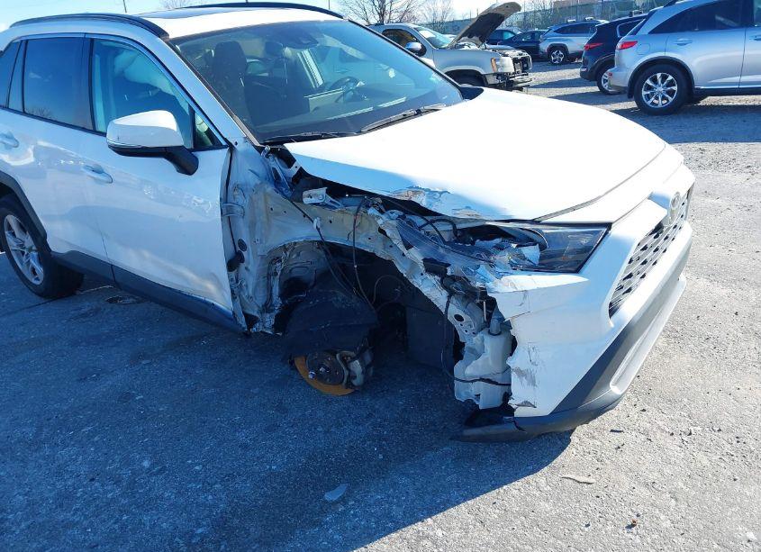 Photo 6 of 2019 Toyota Rav4 XLE (VIN 2T3P1RFVXKC039696)