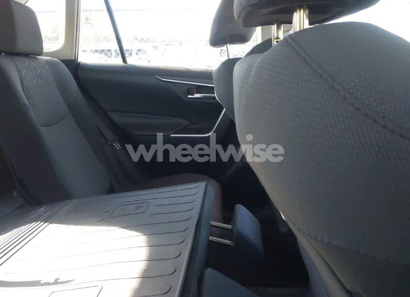 Photo 8 of 2019 Toyota Rav4 XLE (VIN 2T3P1RFVXKW052589)