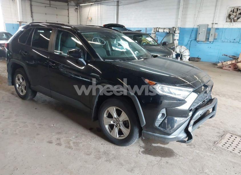 2020 Toyota Rav4 XLE (VIN 2T3P1RFVXLC069847) main photo