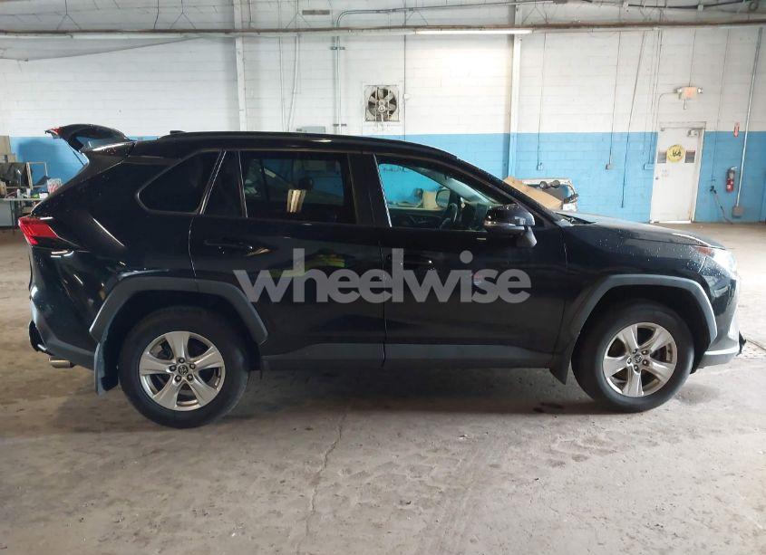 Photo 13 of 2020 Toyota Rav4 XLE (VIN 2T3P1RFVXLC069847)