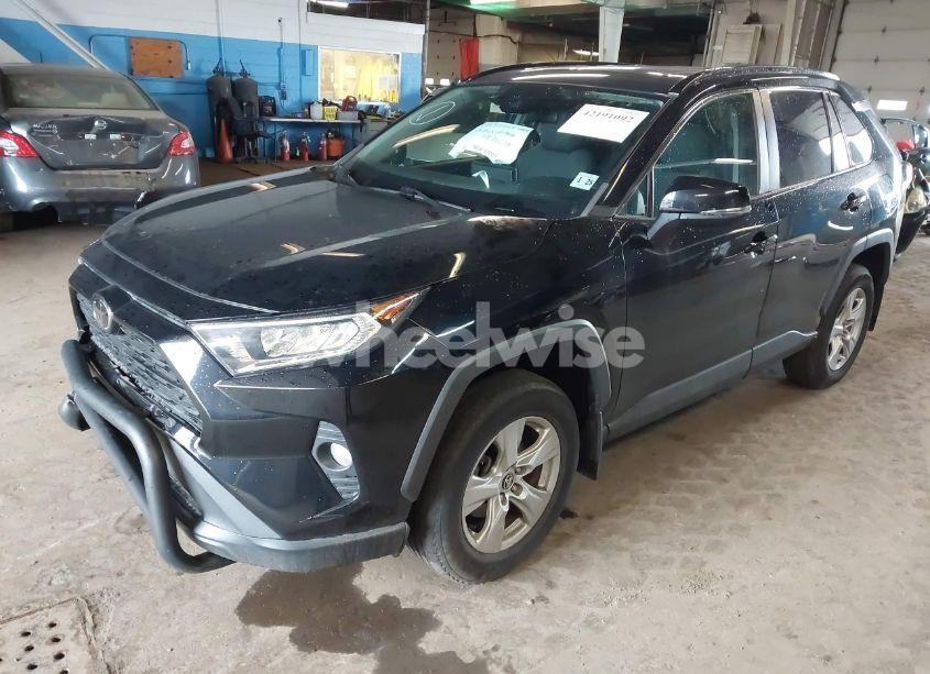 Photo 2 of 2020 Toyota Rav4 XLE (VIN 2T3P1RFVXLC069847)