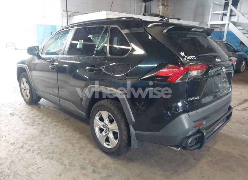 Photo 3 of 2020 Toyota Rav4 XLE (VIN 2T3P1RFVXLC069847)