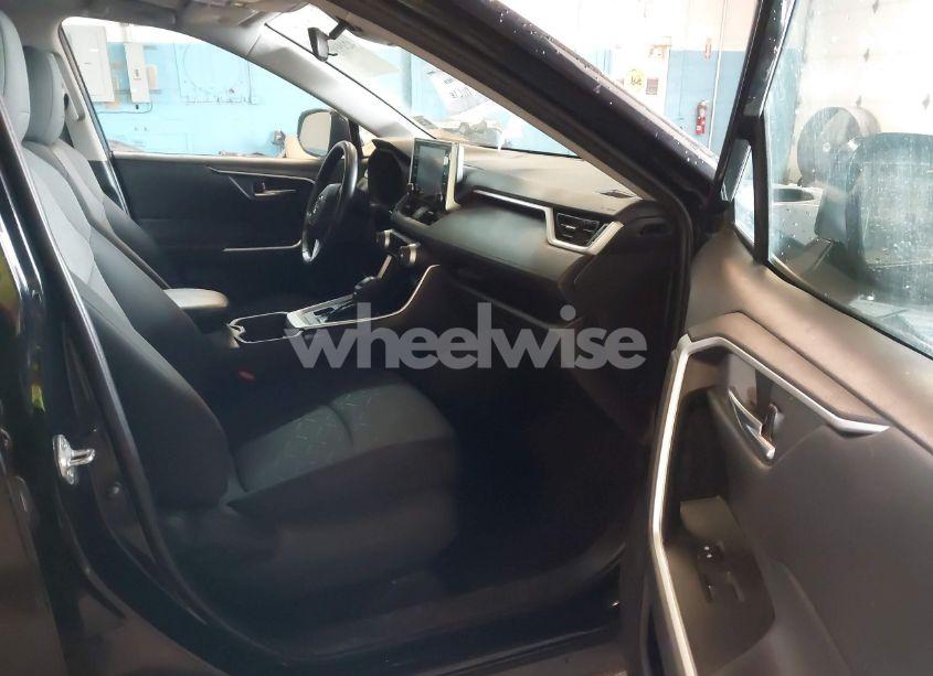 Photo 5 of 2020 Toyota Rav4 XLE (VIN 2T3P1RFVXLC069847)