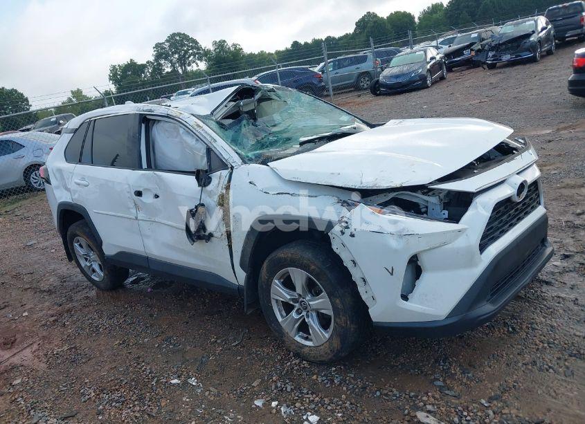 2020 Toyota Rav4 XLE (VIN 2T3P1RFVXLW106233) main photo