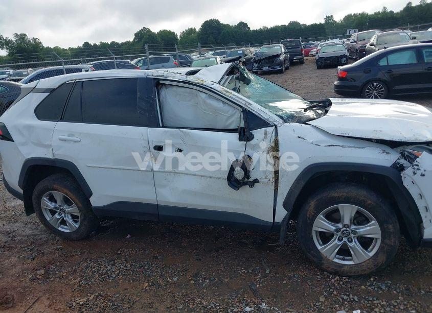 Photo 13 of 2020 Toyota Rav4 XLE (VIN 2T3P1RFVXLW106233)