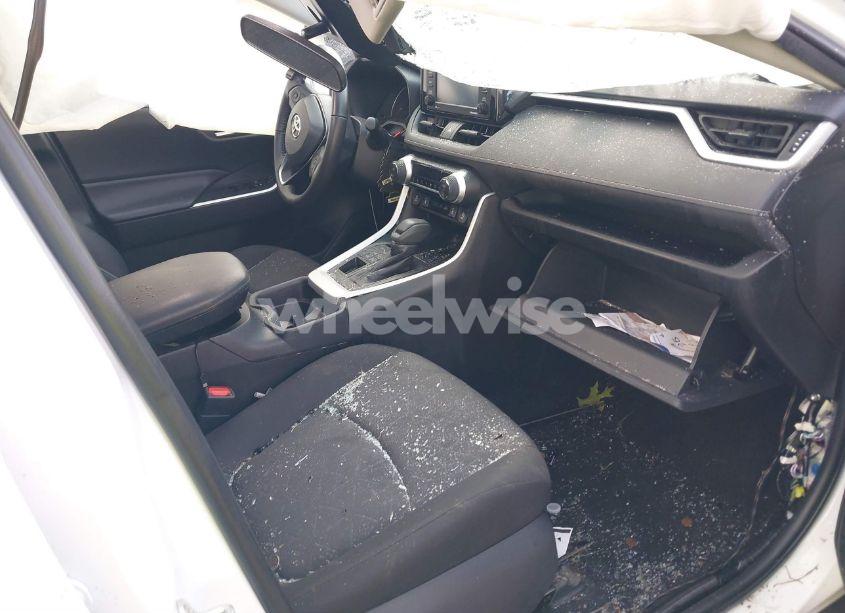 Photo 5 of 2020 Toyota Rav4 XLE (VIN 2T3P1RFVXLW106233)