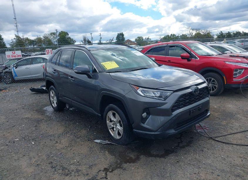 2020 Toyota Rav4 XLE (VIN 2T3P1RFVXLW119449) main photo