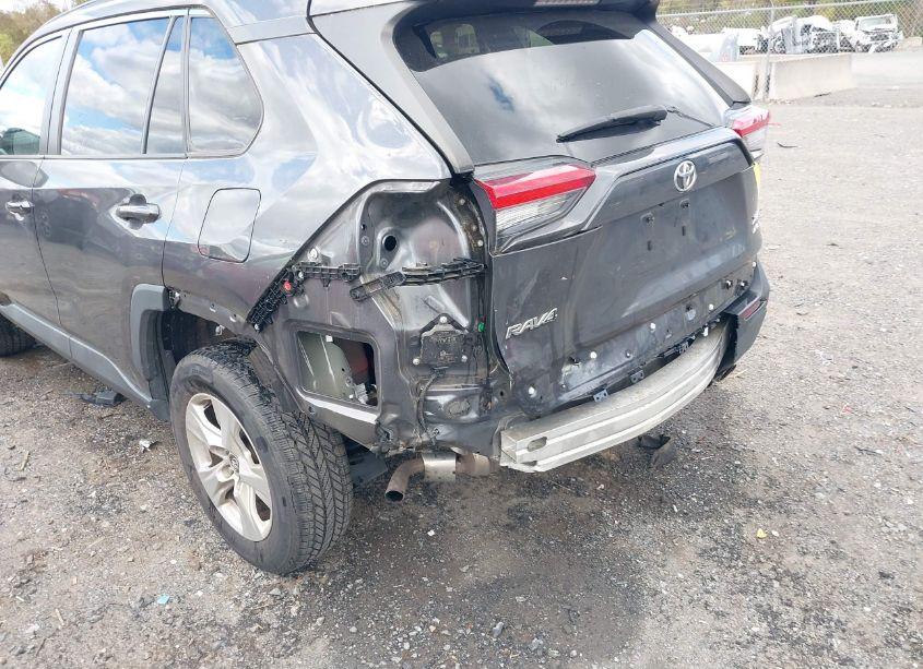 Photo 6 of 2020 Toyota Rav4 XLE (VIN 2T3P1RFVXLW119449)