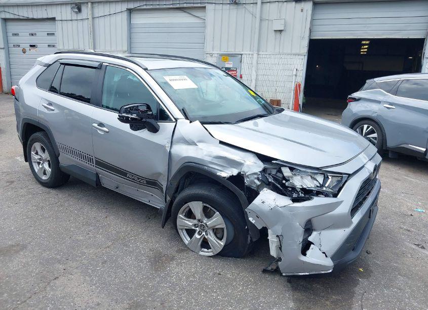2021 Toyota Rav4 XLE (VIN 2T3P1RFVXMC202334) main photo
