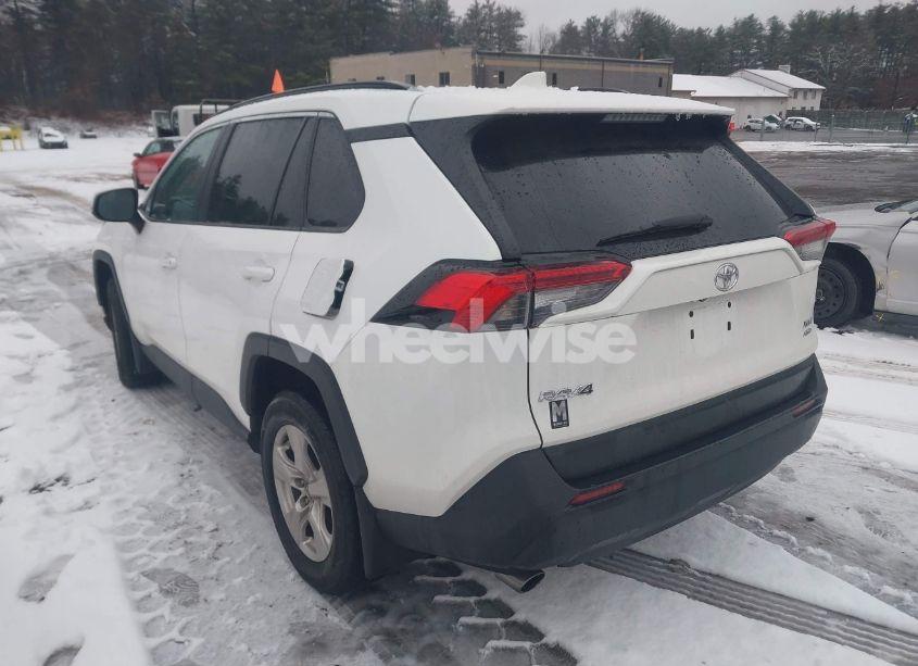 Photo 3 of 2021 Toyota Rav4 XLE (VIN 2T3P1RFVXMC230229)