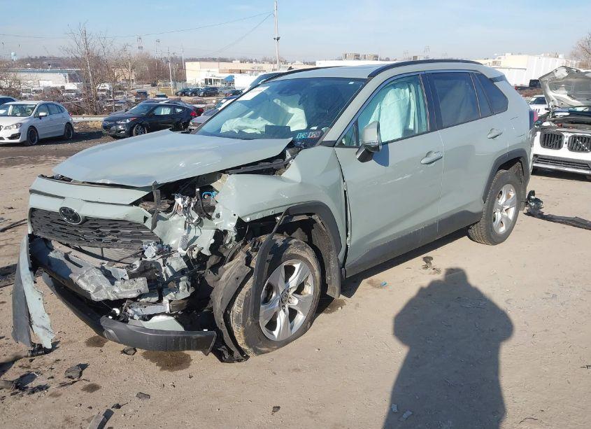 Photo 2 of 2021 Toyota Rav4 XLE (VIN 2T3P1RFVXMW183461)