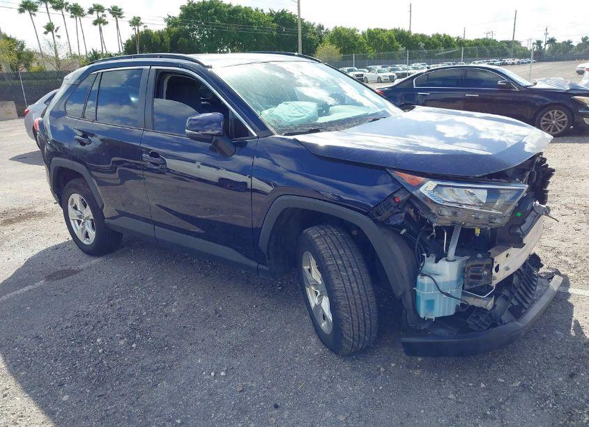 2021 Toyota Rav4 XLE (VIN 2T3P1RFVXMW238698) main photo