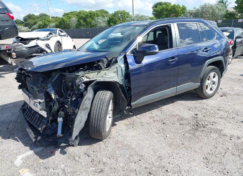 Photo 2 of 2021 Toyota Rav4 XLE (VIN 2T3P1RFVXMW238698)