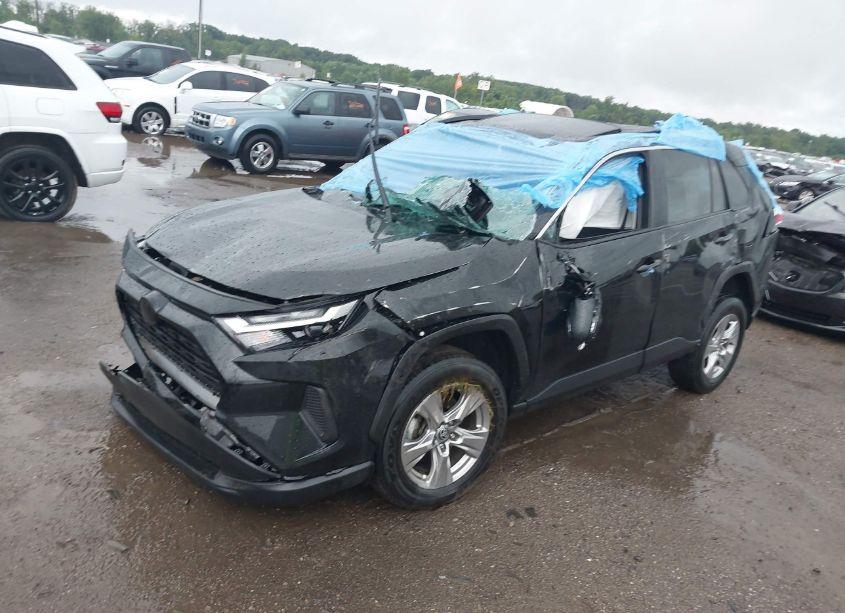 Photo 2 of 2022 Toyota Rav4 XLE (VIN 2T3P1RFVXNC306193)