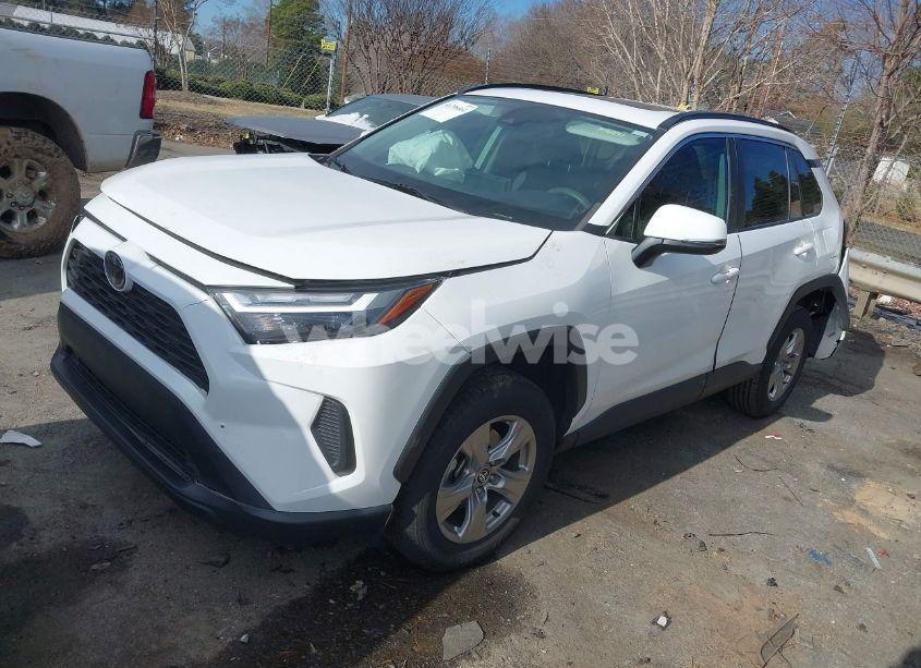 Photo 2 of 2022 Toyota Rav4 XLE (VIN 2T3P1RFVXNW262291)