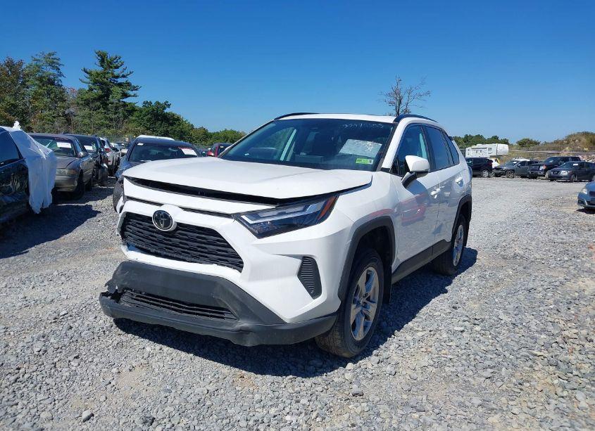 Photo 2 of 2022 Toyota Rav4 XLE (VIN 2T3P1RFVXNW328130)