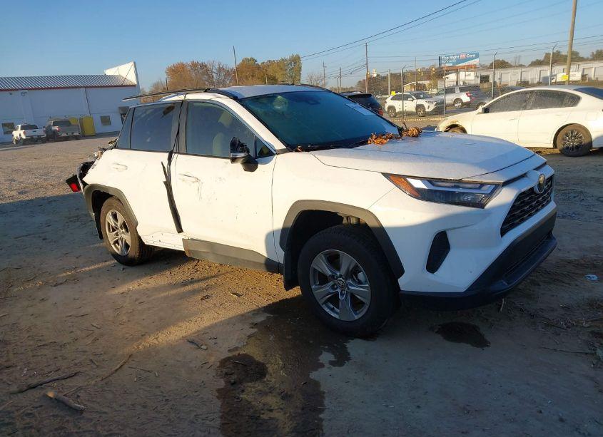 2024 Toyota Rav4 XLE (VIN 2T3P1RFVXRC396757) main photo