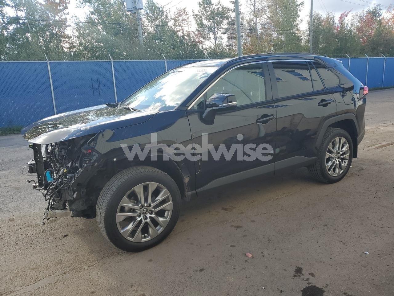 2024 TOYOTA RAV4 XLE (VIN 2T3R1RFV4RC420320) main photo