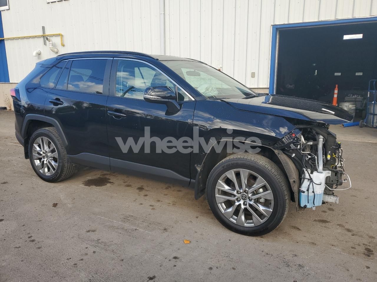 Photo 4 of 2024 TOYOTA RAV4 XLE (VIN 2T3R1RFV4RC420320)