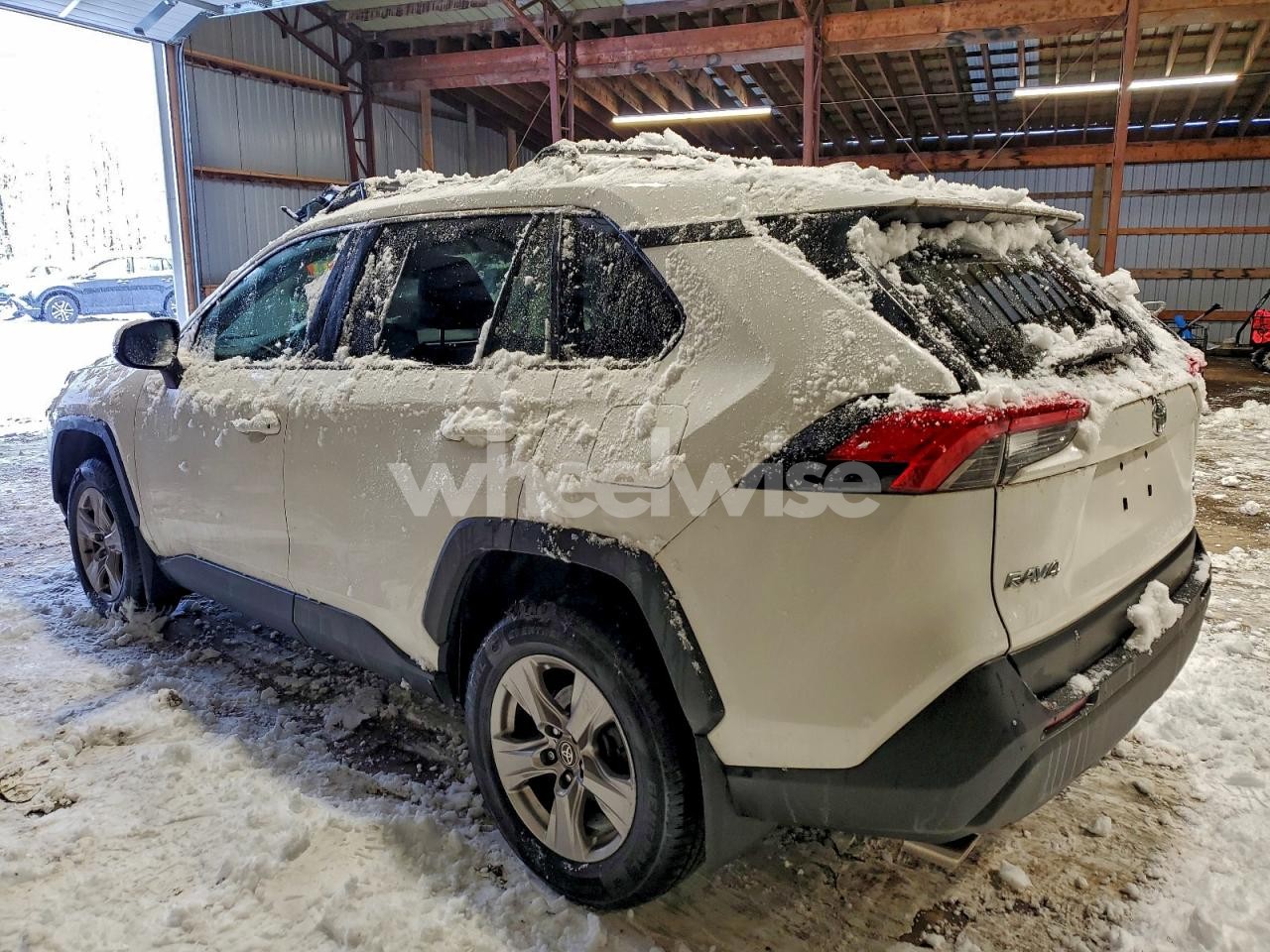 Photo 2 of 2022 TOYOTA RAV4 XLE (VIN 2T3R1RFV9NC316545)