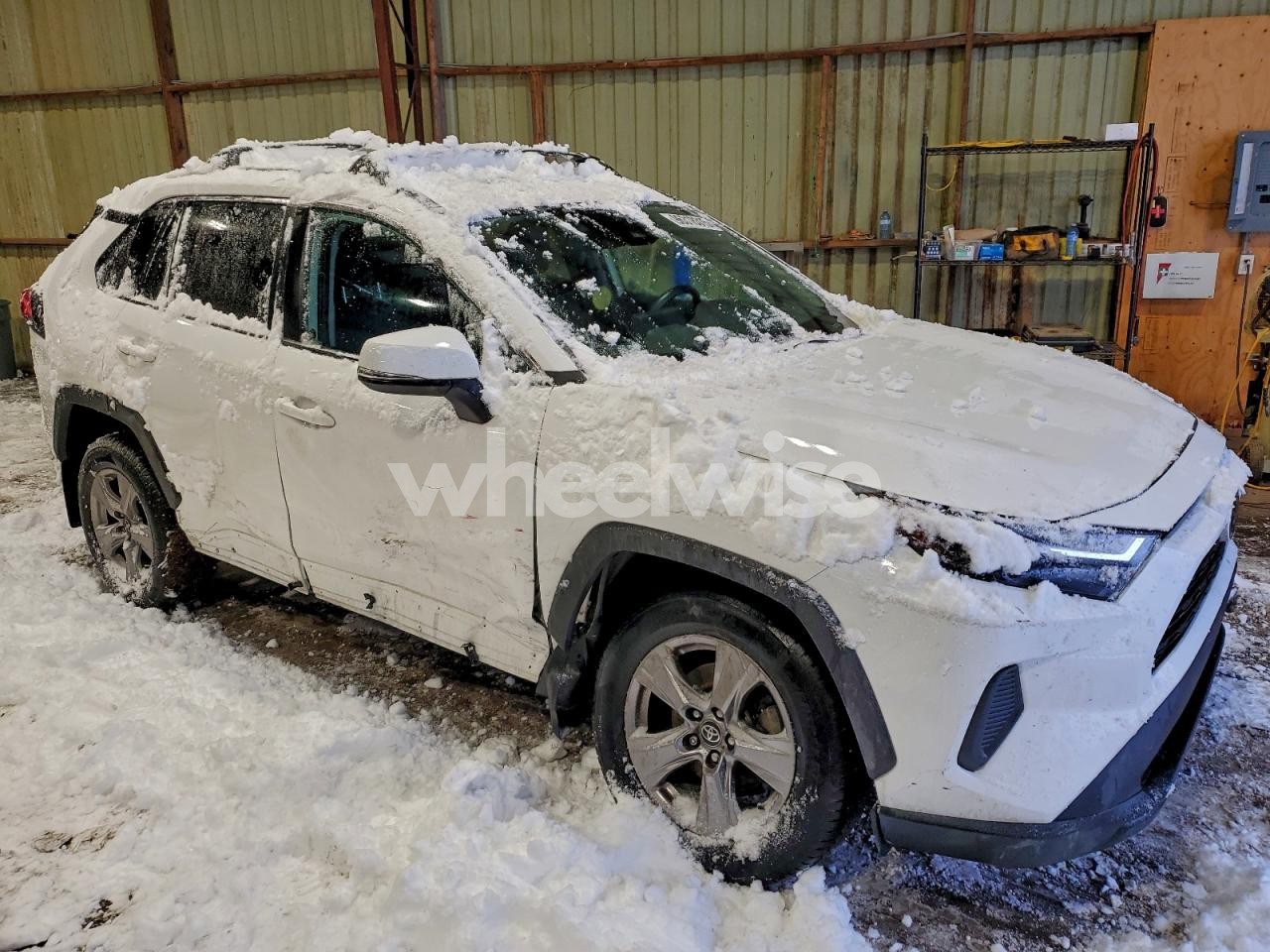 Photo 4 of 2022 TOYOTA RAV4 XLE (VIN 2T3R1RFV9NC316545)