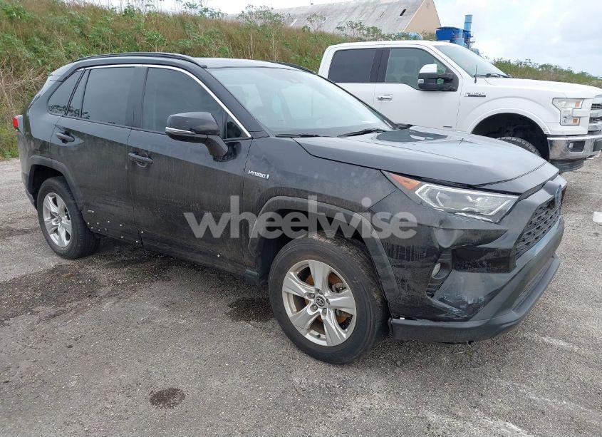 2021 Toyota Rav4 HYBRID XLE (VIN 2T3R6RFV0MW013569) main photo