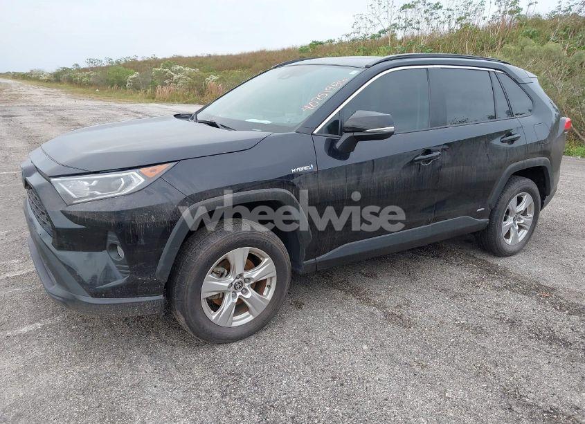 Photo 2 of 2021 Toyota Rav4 HYBRID XLE (VIN 2T3R6RFV0MW013569)