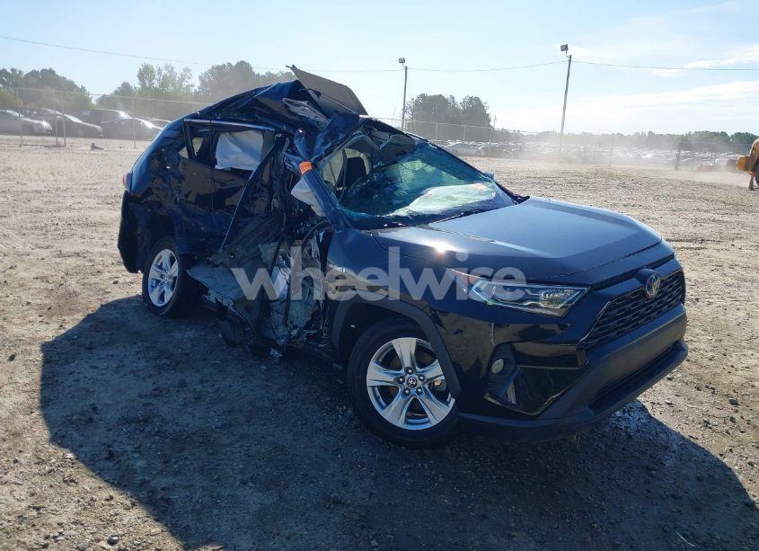 2021 Toyota Rav4 HYBRID XLE (VIN 2T3R6RFVXMW011778) main photo