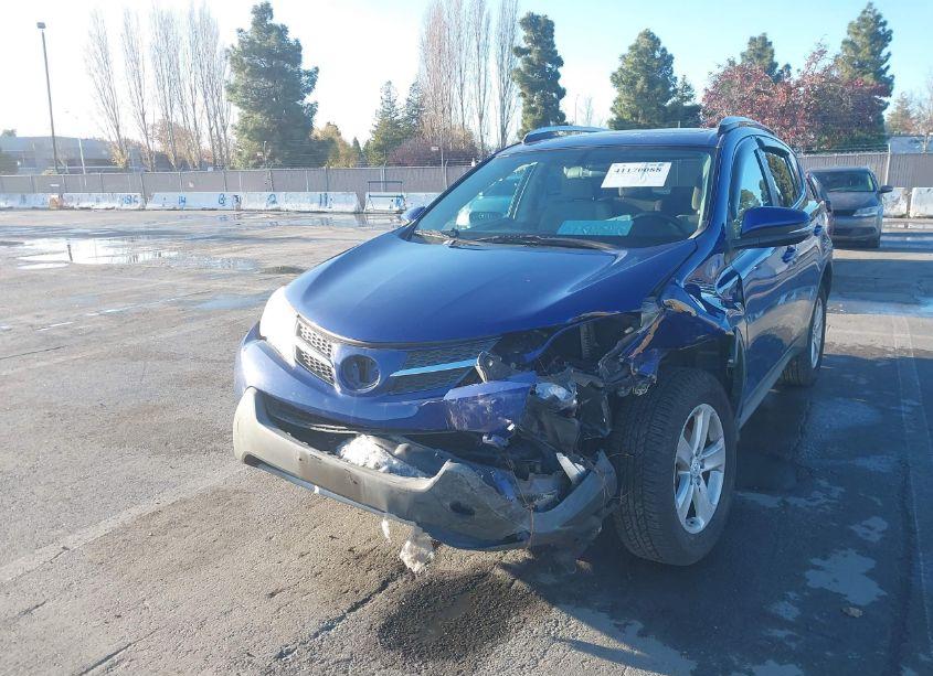 Photo 2 of 2014 Toyota Rav4 XLE (VIN 2T3RFREV0EW164866)