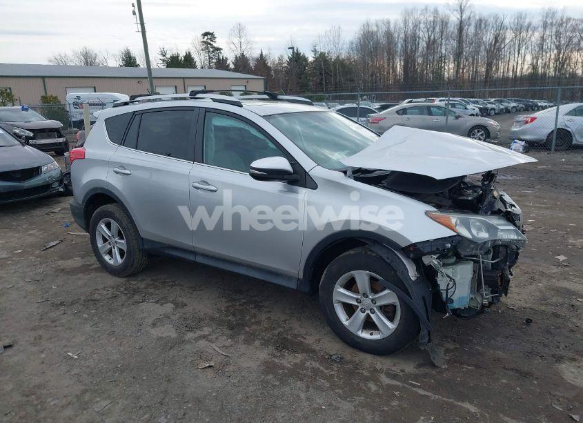 2014 Toyota Rav4 XLE (VIN 2T3RFREV0EW185202) main photo