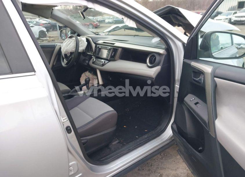 Photo 5 of 2014 Toyota Rav4 XLE (VIN 2T3RFREV0EW185202)