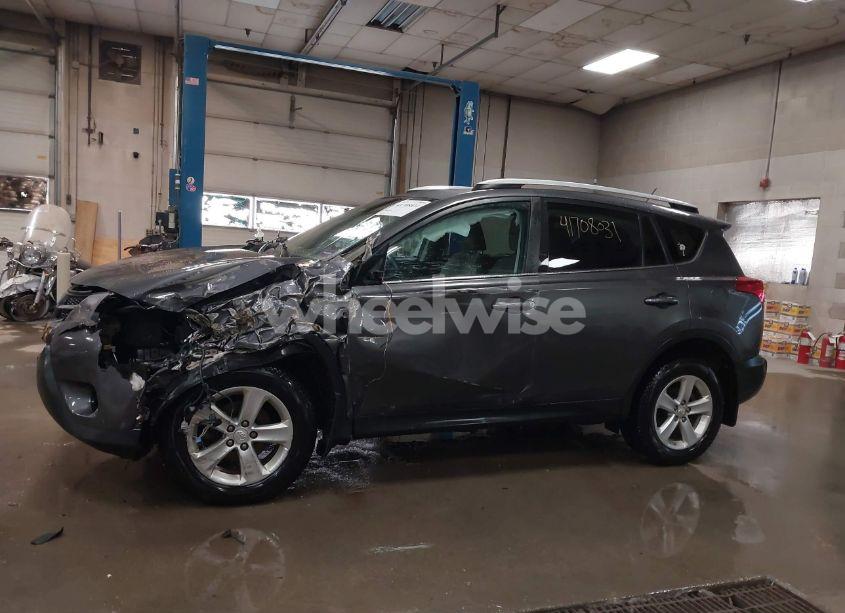 Photo 14 of 2014 Toyota Rav4 XLE (VIN 2T3RFREV0EW185541)