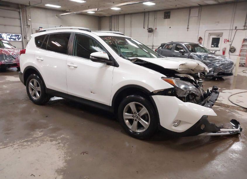 2015 Toyota Rav4 XLE (VIN 2T3RFREV0FW243908) main photo