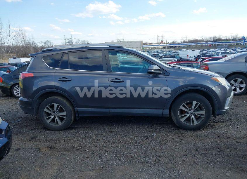 Photo 13 of 2016 Toyota Rav4 XLE (VIN 2T3RFREV0GW442779)