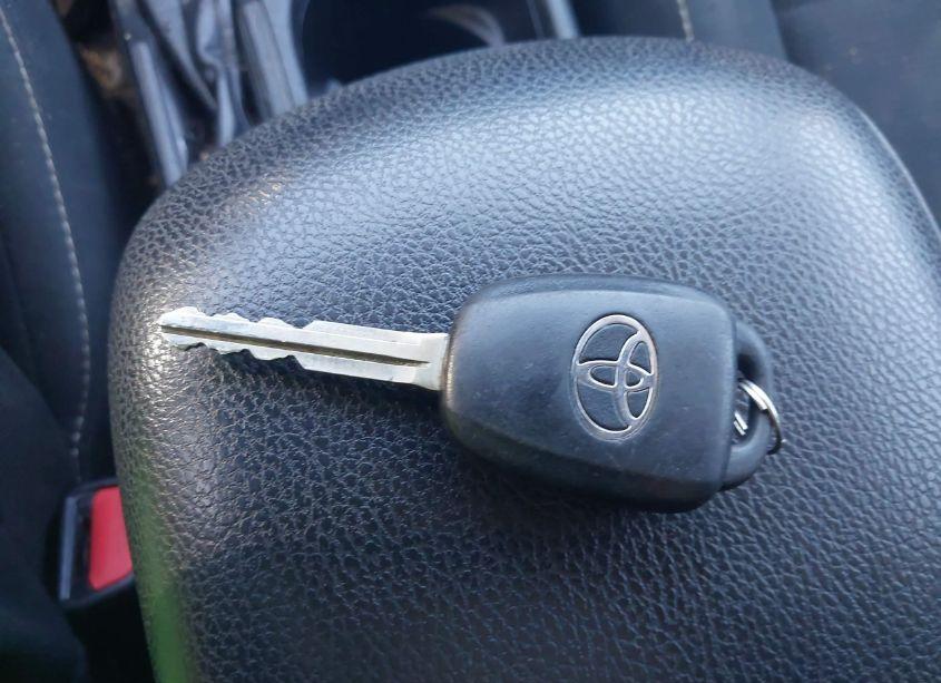 Photo 11 of 2016 Toyota Rav4 XLE (VIN 2T3RFREV0GW503175)