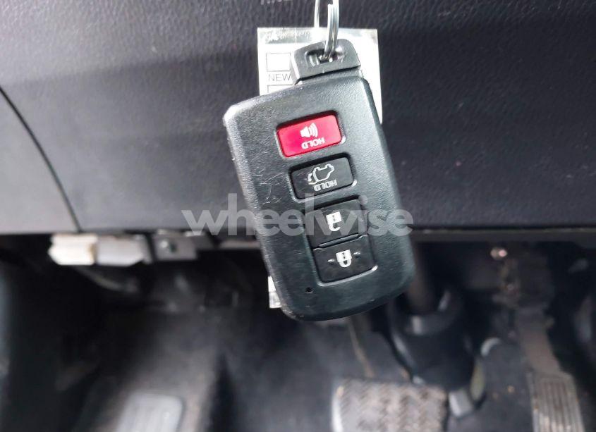 Photo 11 of 2016 Toyota Rav4 XLE (VIN 2T3RFREV0GW508957)