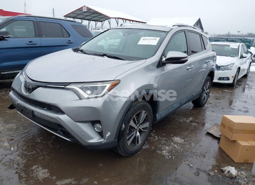 Photo 2 of 2016 Toyota Rav4 XLE (VIN 2T3RFREV0GW508957)