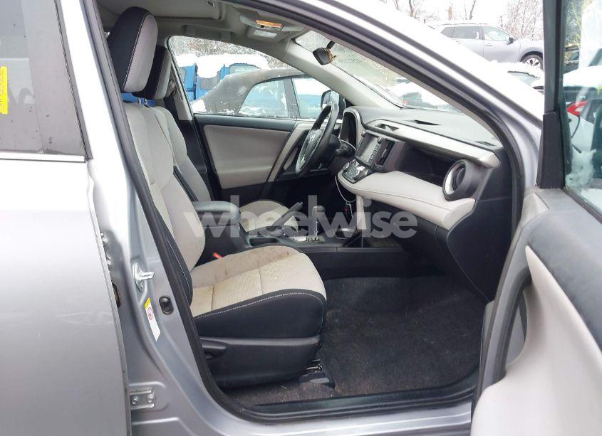 Photo 5 of 2016 Toyota Rav4 XLE (VIN 2T3RFREV0GW508957)