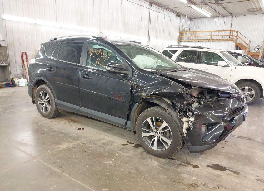 2017 Toyota Rav4 XLE (VIN 2T3RFREV0HW556668) main photo