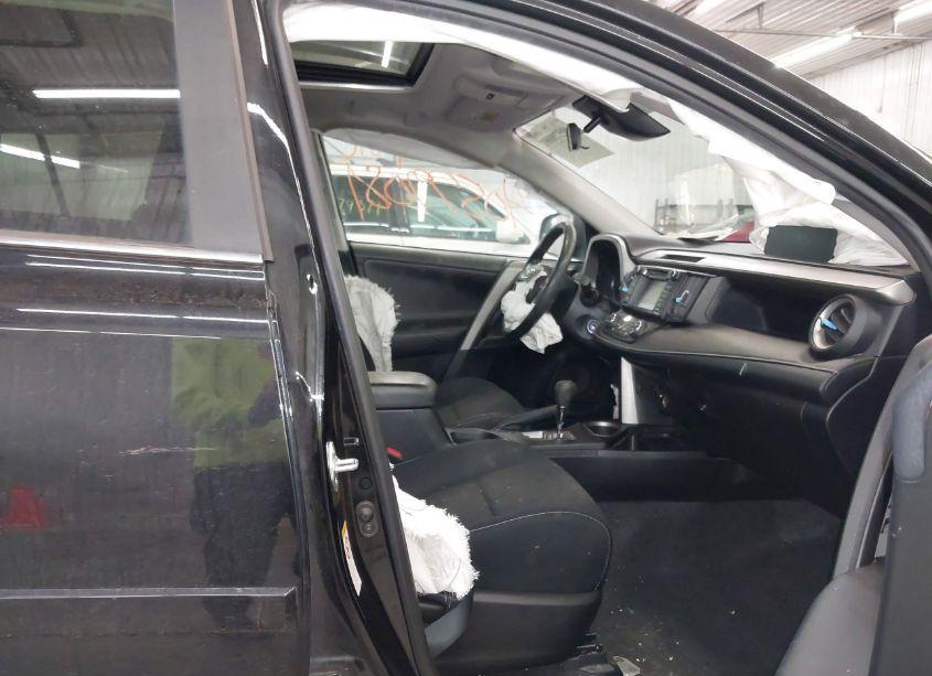 Photo 5 of 2017 Toyota Rav4 XLE (VIN 2T3RFREV0HW556668)